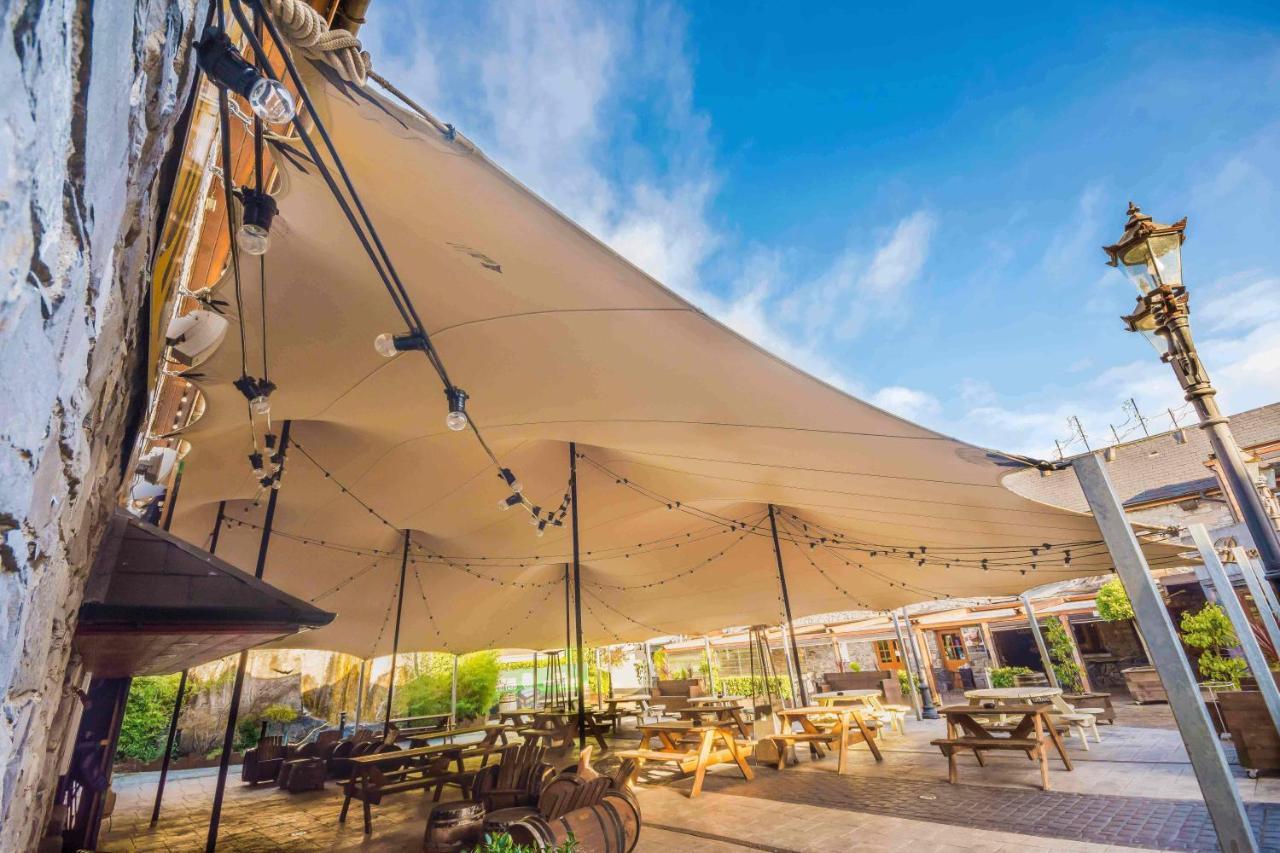 לייקסליפ Court Yard Hotel מראה חיצוני תמונה