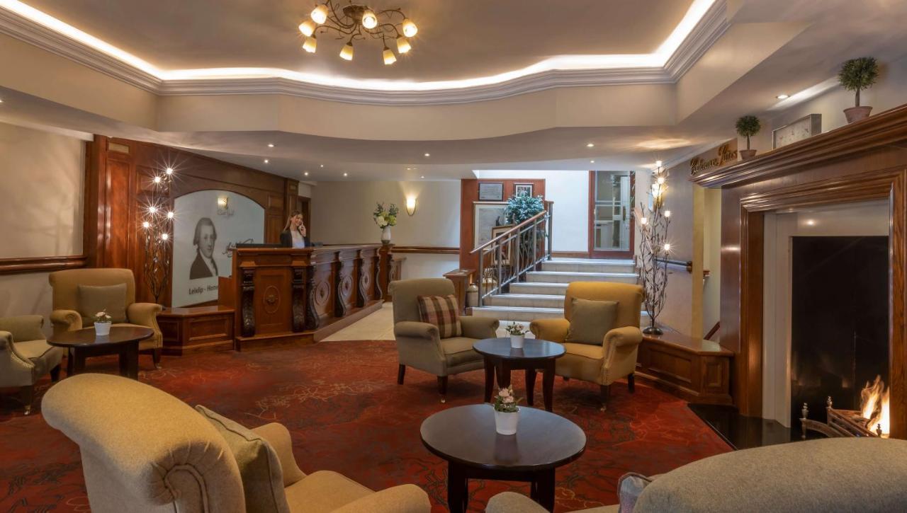 לייקסליפ Court Yard Hotel מראה חיצוני תמונה
