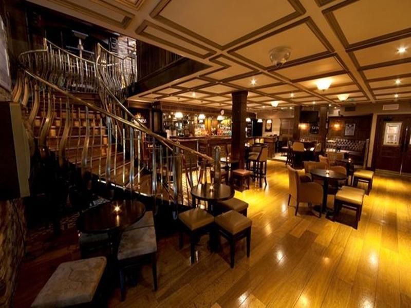 לייקסליפ Court Yard Hotel מראה חיצוני תמונה